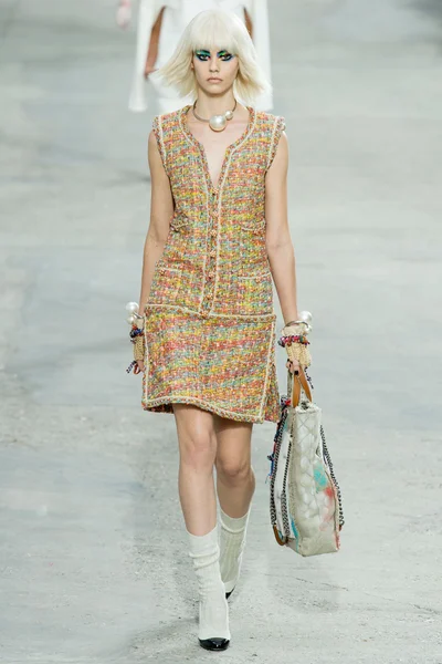 Look 3